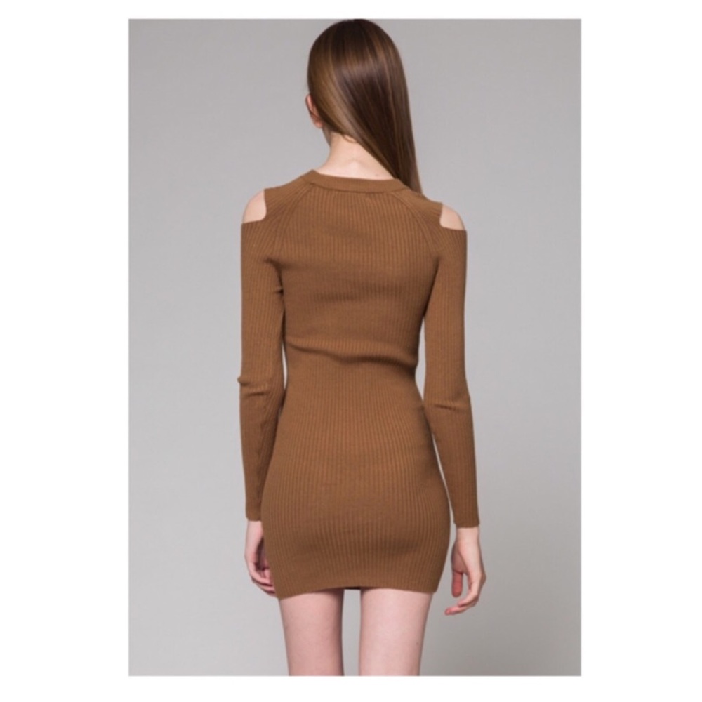🎈SALE 🎈Alexa Bodycon Cold Shoulder Dress - Picture 3 of 6